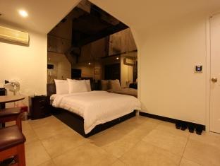 Bangbae Renaissance Hotel 2*